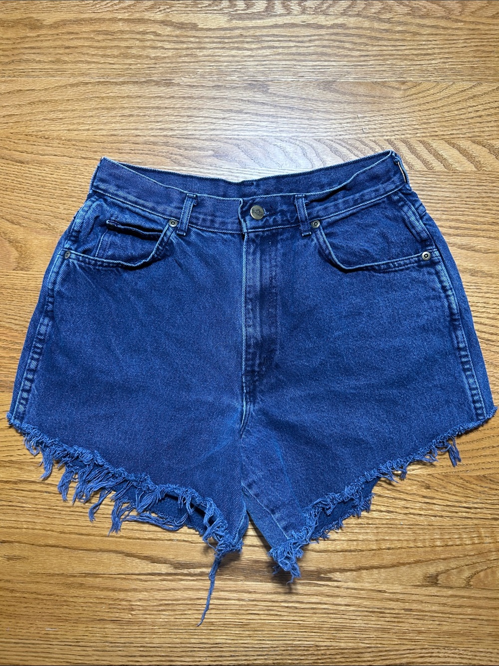 chic Vintage Women’s Distressed High-Waist Denim Shorts Dark Blue Size 28
